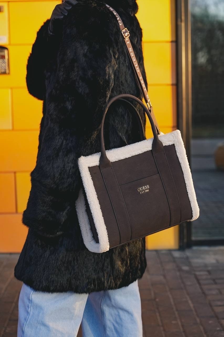 женская сумка guess,сумка guess,сумка женская guess с мехом,сумка женская guess тоут,сумка guess 34-26 замшевая brend ru