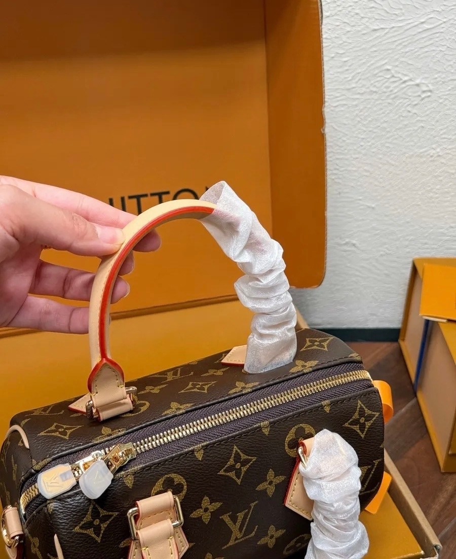 louis vuitton сумка на плечо,louis vuitton сумка,сумка женская louis vuitton,модная сумка,louis vuitton speedy