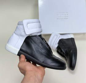 Кроссовки