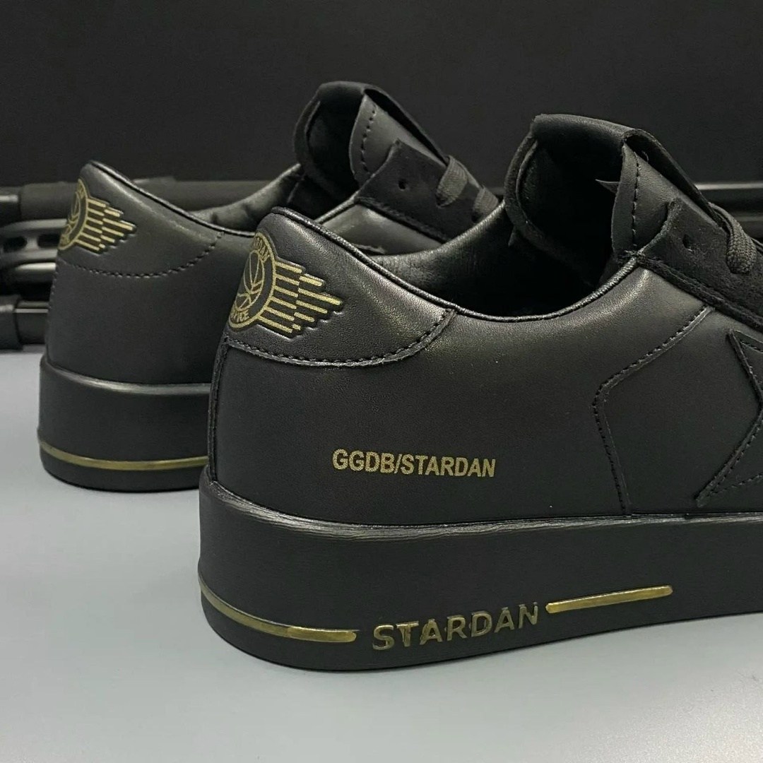 ,черные мужские кроссовки,valentino garavani rockstud кроссовки,кроссовки versace,мужской кроссовки