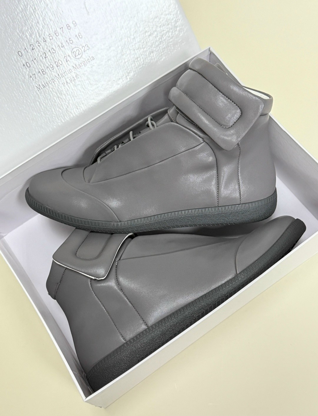 кроссовки maison margiela future,кроссовки maison margiela,maison margiela future high-top leather sneakers,maison margiela shoes new leather future 36 sneakers white size 6,maison margiela future hig