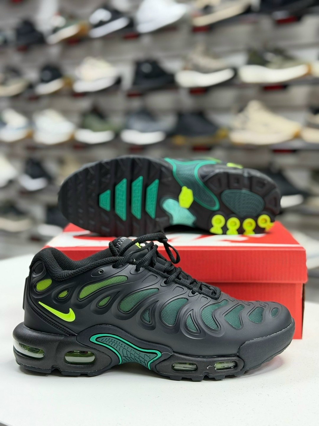 кроссовки nike air max plus,кроссовки nike air max plus tn,кроссовки nike air max plus drift,nike air max tn plus,nike air max plus drift
