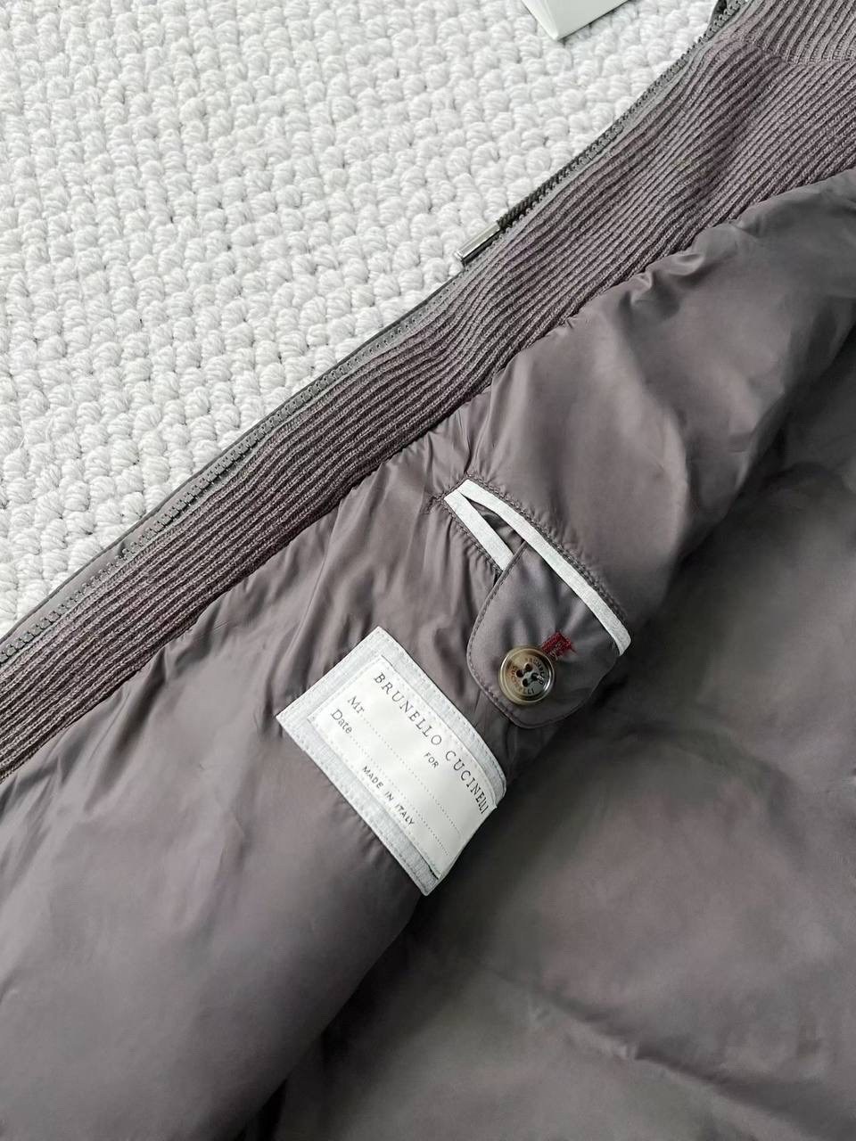 пуховый жилет brunello cucinelli,мужские жилеты brunello cucinelli,жилет brunello cucinelli,жилет с капюшоном,жилет мужской