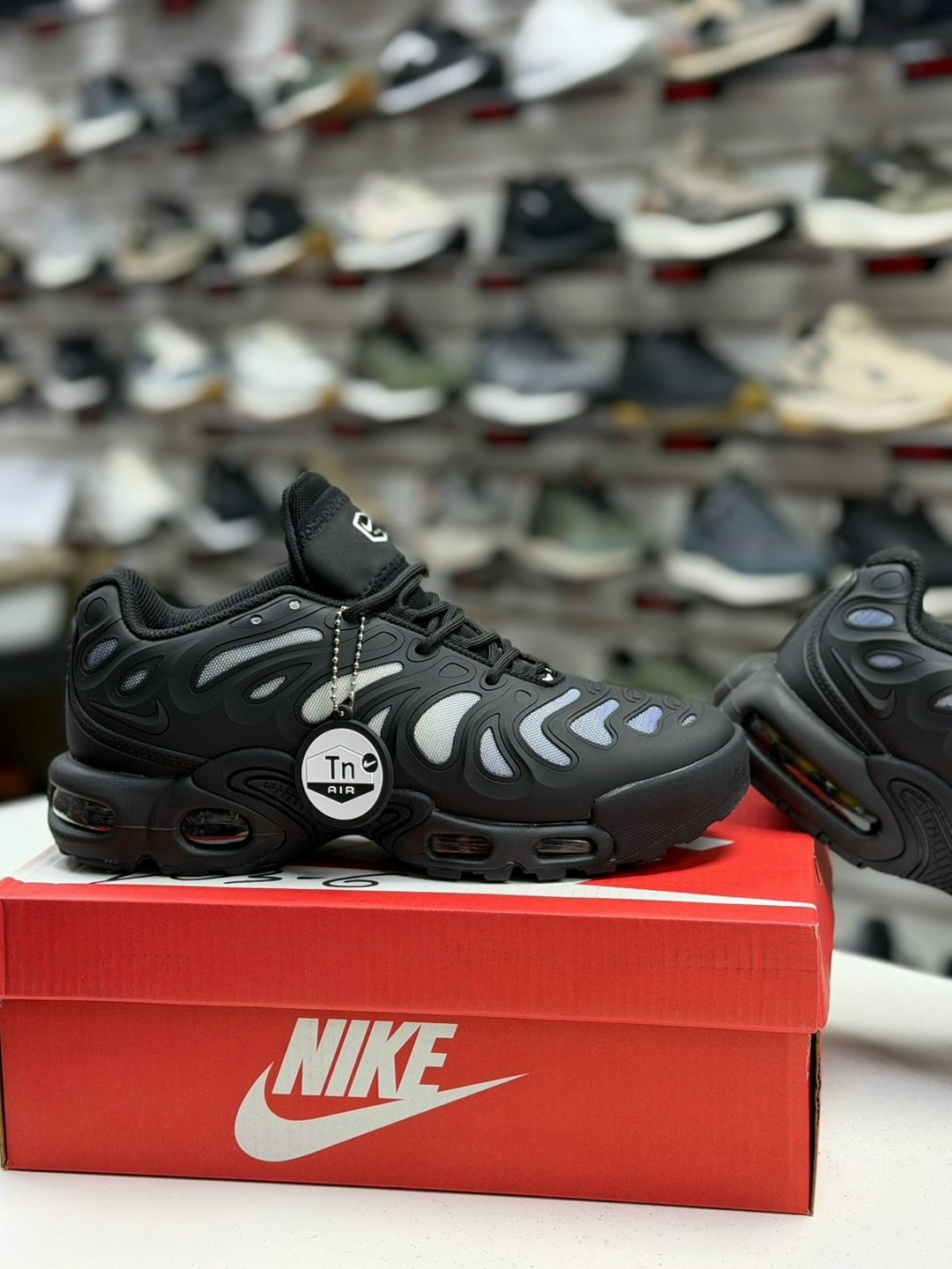 кроссовки nike air max plus,кроссовки nike air max plus tn,кроссовки nike air max plus drift,nike air max tn plus,nike air max plus drift