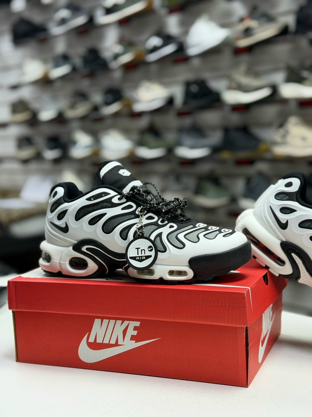 кроссовки nike air max plus,кроссовки nike air max plus tn,кроссовки nike air max plus drift,nike air max tn plus,nike air max plus drift