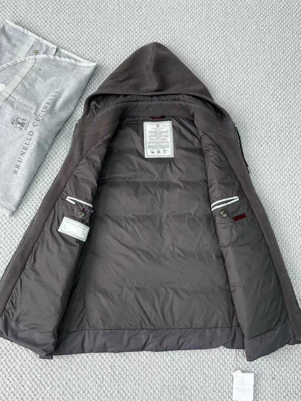 пуховый жилет brunello cucinelli,мужские жилеты brunello cucinelli,жилет brunello cucinelli,жилет с капюшоном,жилет мужской