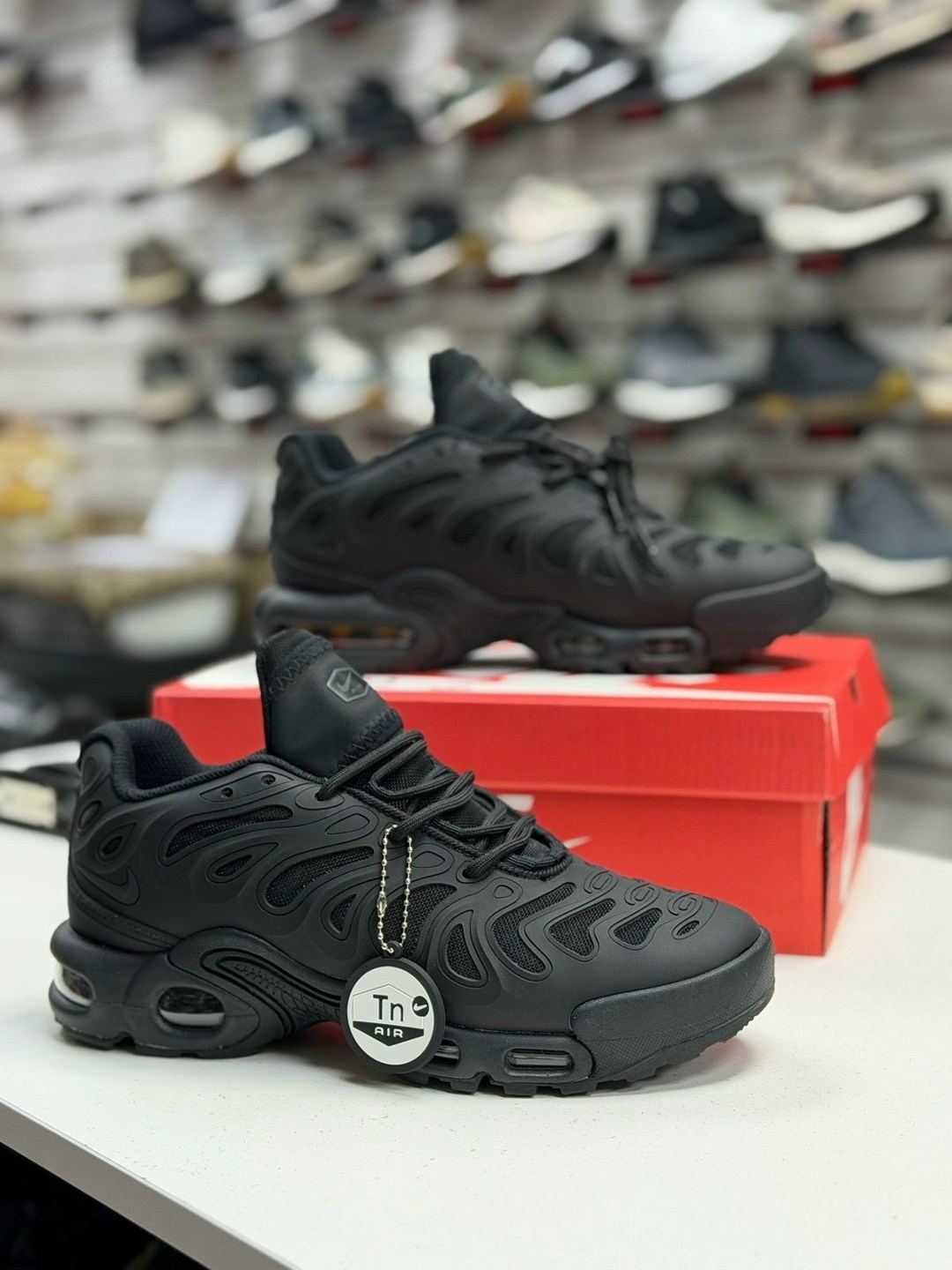 кроссовки nike air max plus,кроссовки nike air max plus tn,кроссовки nike air max plus drift,nike air max tn plus,nike air max plus drift