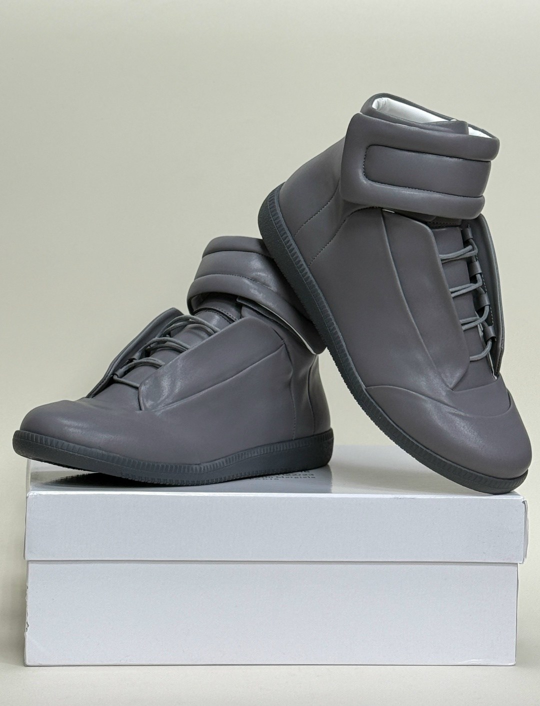кроссовки maison margiela future,кроссовки maison margiela,maison margiela future high-top leather sneakers,maison margiela shoes new leather future 36 sneakers white size 6,maison margiela future hig