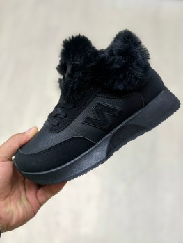 Кроссовки