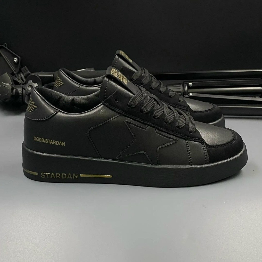 ,черные мужские кроссовки,valentino garavani rockstud кроссовки,кроссовки versace,мужской кроссовки