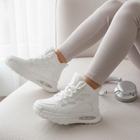 Кроссовки