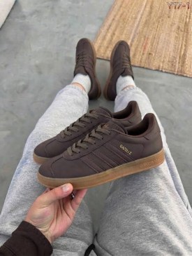 Кроссовки