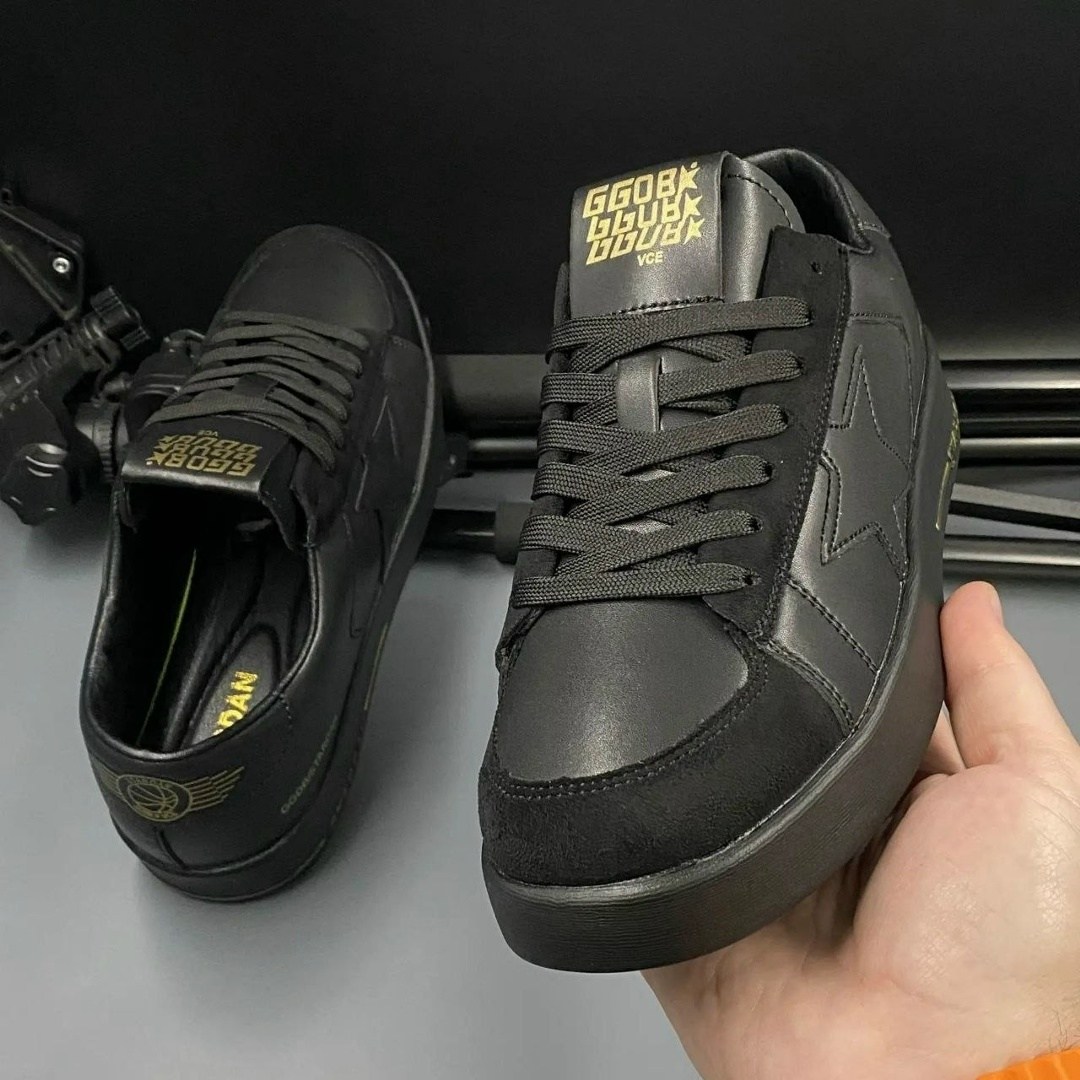 ,черные мужские кроссовки,valentino garavani rockstud кроссовки,кроссовки versace,мужской кроссовки