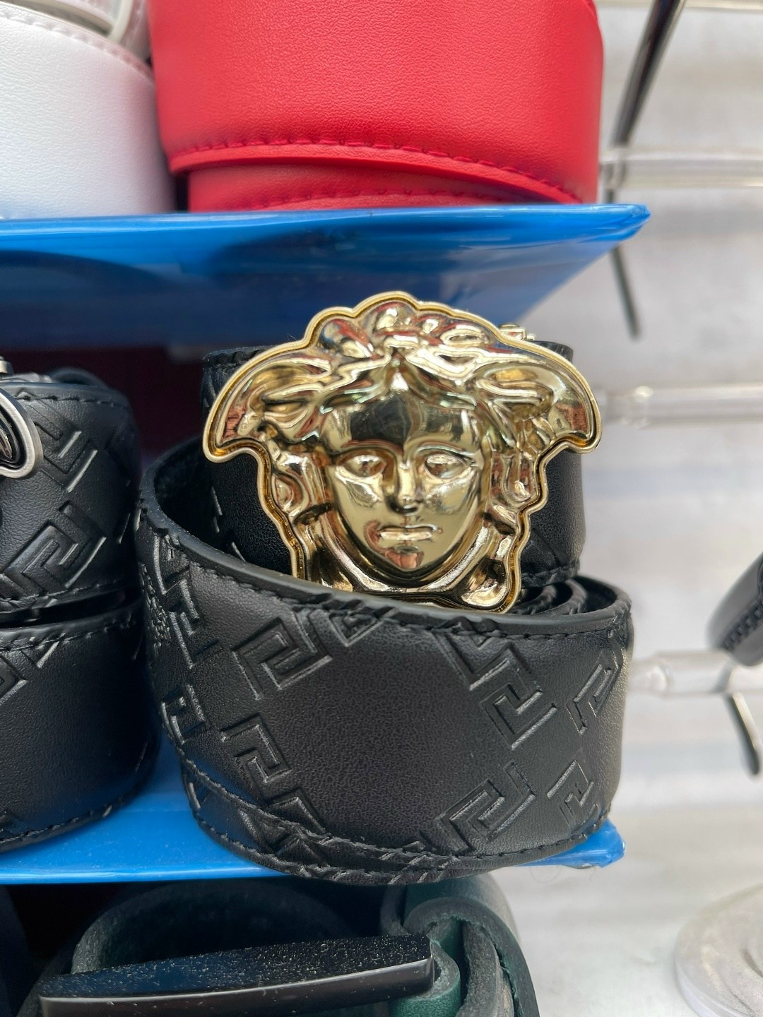 мужской ремень versace,пояс мужской versace,versace ремень,ремень версаче,ремень с пряжкой medusa и логотипом versace черный
