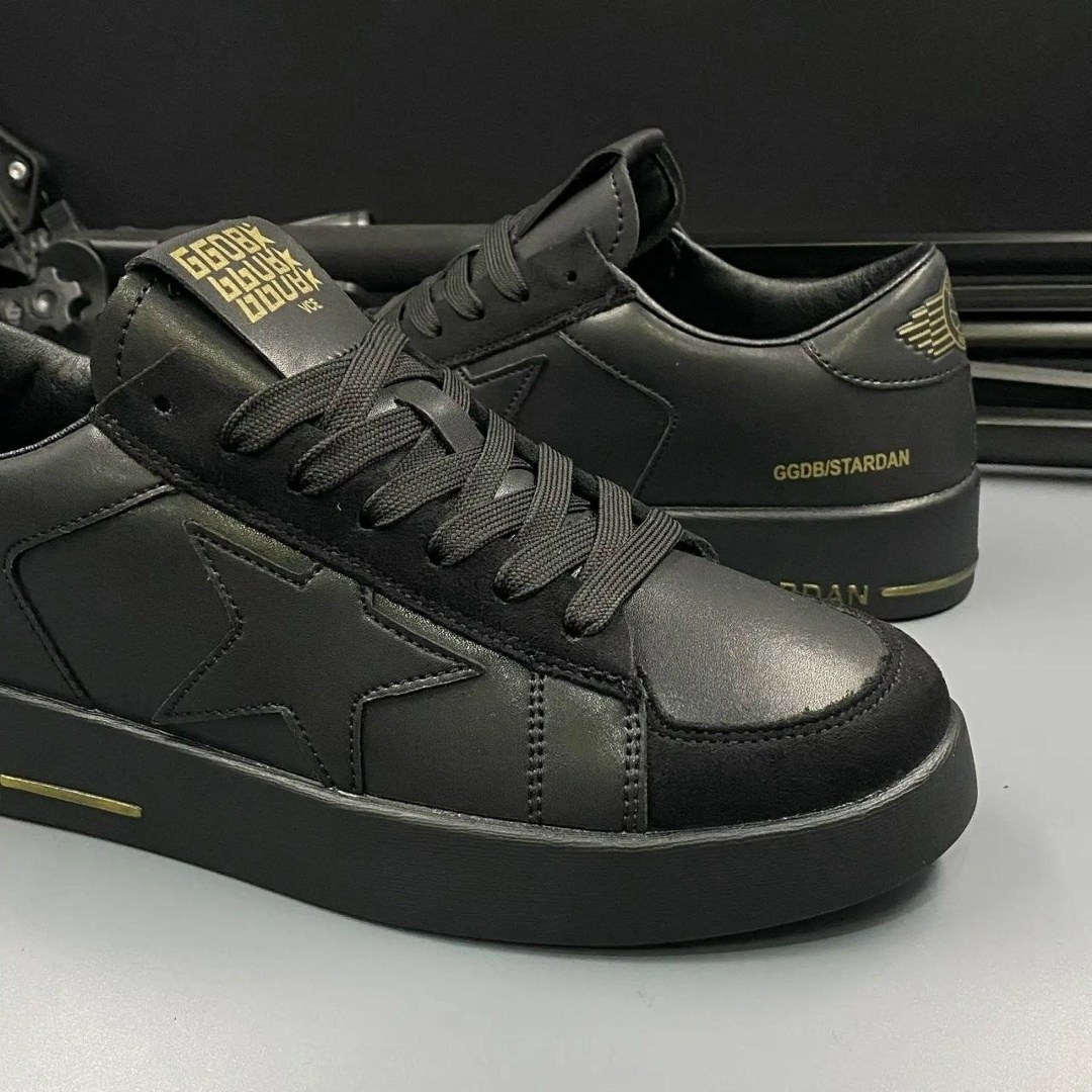 ,черные мужские кроссовки,valentino garavani rockstud кроссовки,кроссовки versace,мужской кроссовки