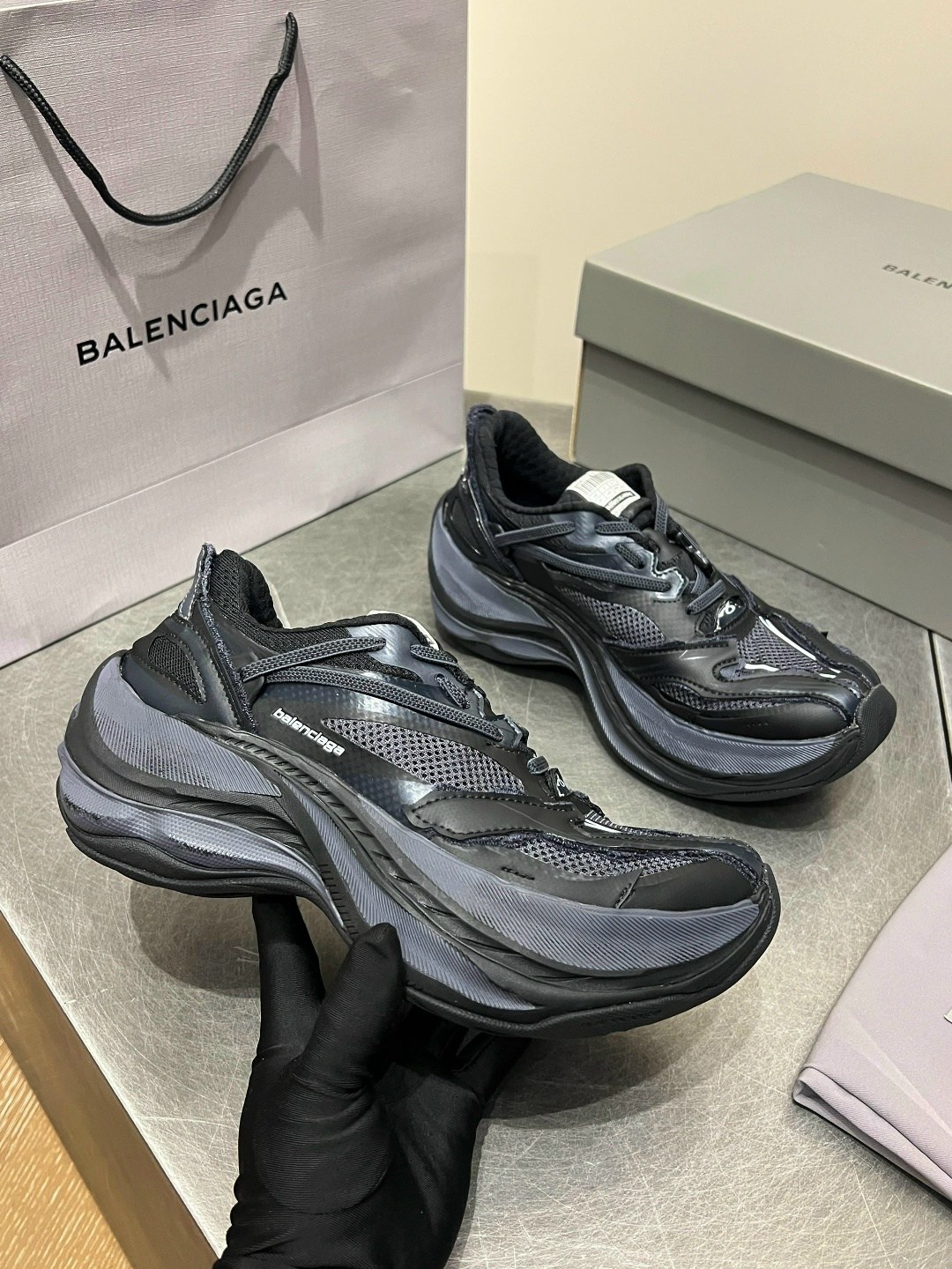 кроссовки balenciaga,кроссовки женские balenciaga,баленсиага ,мужские и женские кроссовки,кроссовки модные