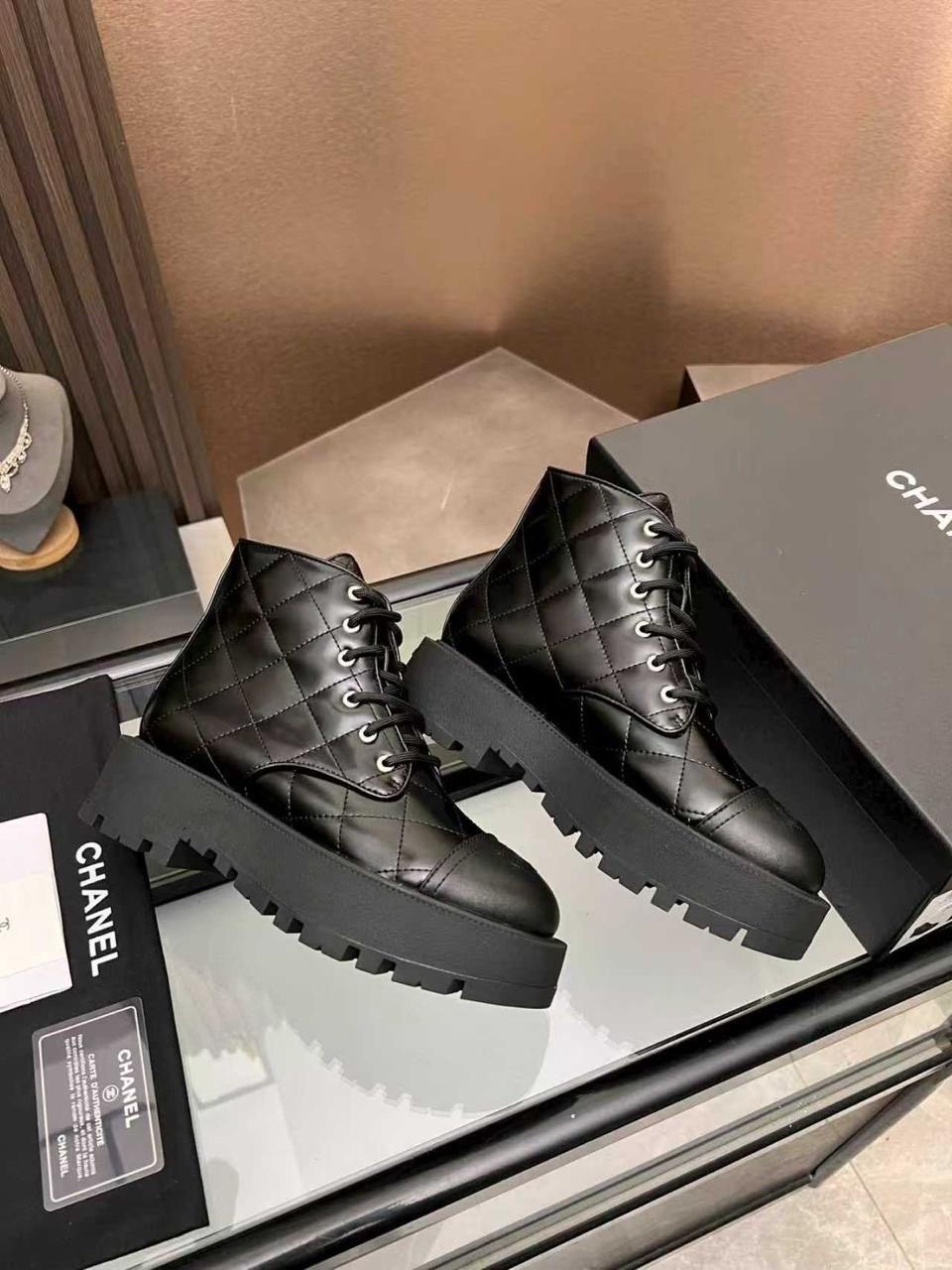 ботинки chanel,chanel женские чёрные кожаные ботинки,женские высокие ботинки из кожи chanel черные,ботинки женские chanel,