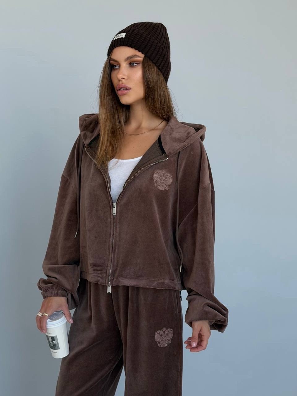 костюм женский велюровый оверсайз happyfox серый,костюм женский велюровый оверсайз happyfox коричневый,костюм велюровый,костюм женский велюровый,спортивный костюм велюровый
