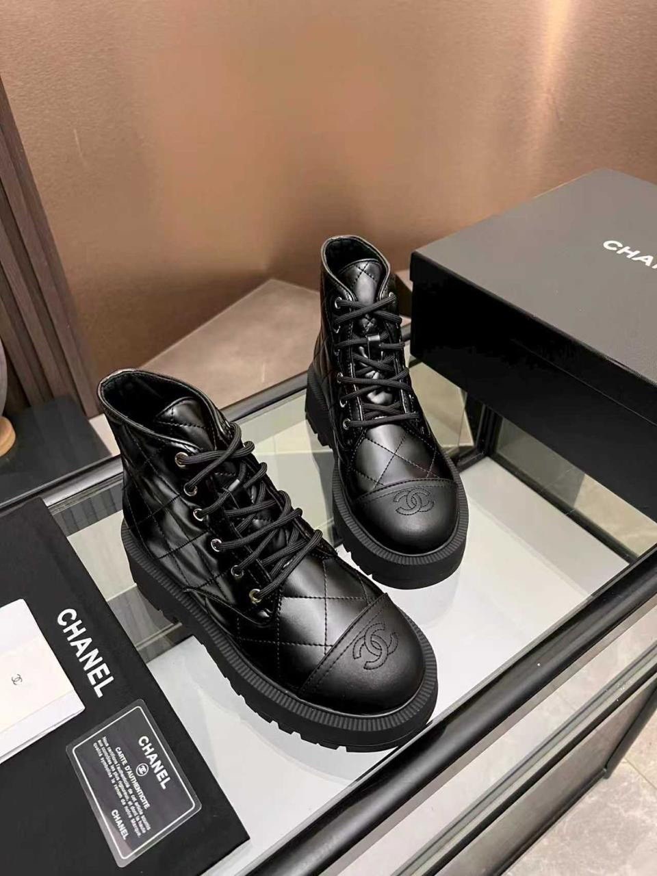ботинки chanel,chanel женские чёрные кожаные ботинки,женские высокие ботинки из кожи chanel черные,ботинки женские chanel,