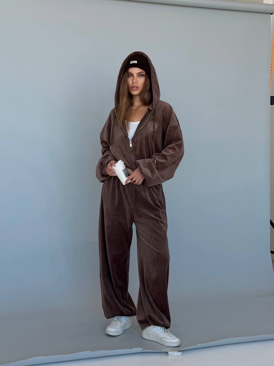 костюм женский велюровый оверсайз happyfox серый,костюм женский велюровый оверсайз happyfox коричневый,костюм велюровый,костюм женский велюровый,спортивный костюм велюровый