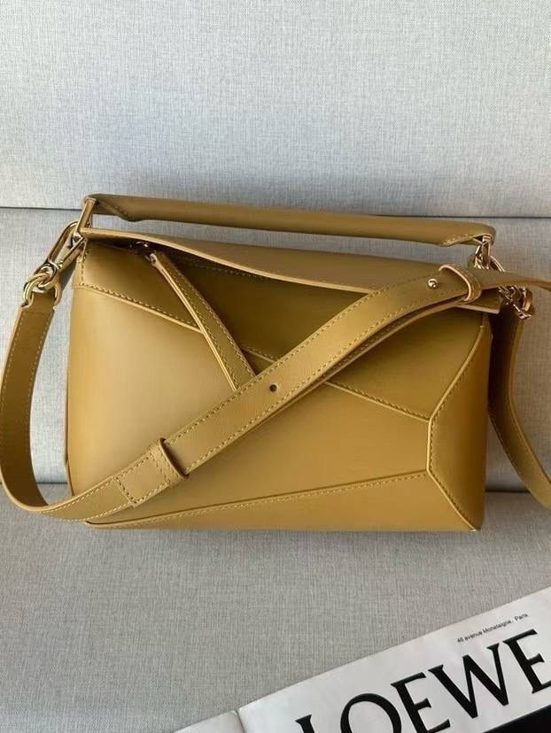 сумка loewe puzzle,кожаная сумка через плечо puzzle loewe,loewe сумка,loewe puzzle bag,маленькая кожаная сумка через плечо puzzle loewe