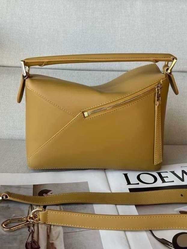 сумка loewe puzzle,кожаная сумка через плечо puzzle loewe,loewe сумка,loewe puzzle bag,маленькая кожаная сумка через плечо puzzle loewe
