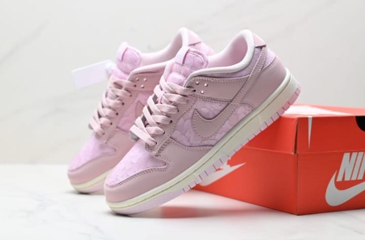 розовый nike,женские кроссовки nike dunk low,nike dunk low,nike dunk low pink,кроссовки женские nike dunk low pink velvet