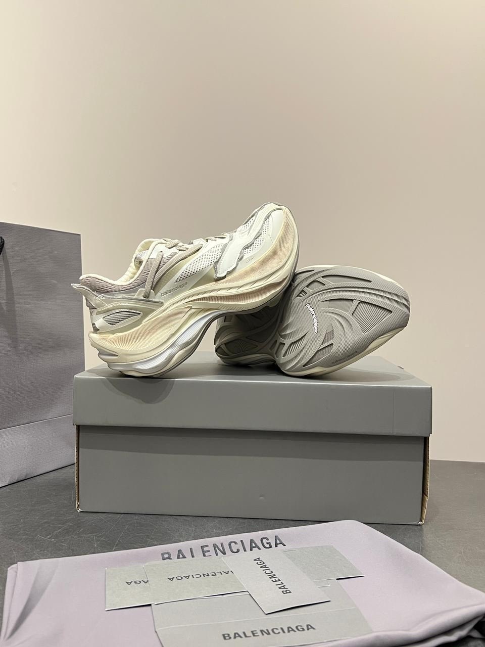 кроссовки balenciaga,кроссовки женские balenciaga,баленсиага ,мужские и женские кроссовки,кроссовки модные