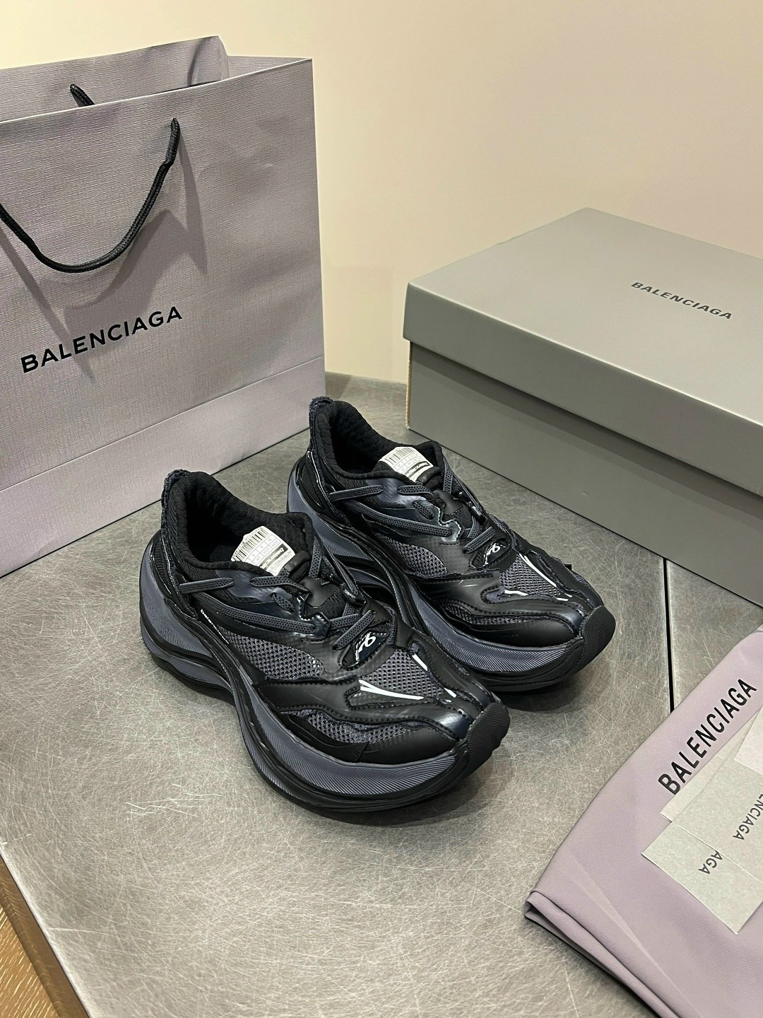 кроссовки balenciaga,кроссовки женские balenciaga,баленсиага ,мужские и женские кроссовки,кроссовки модные