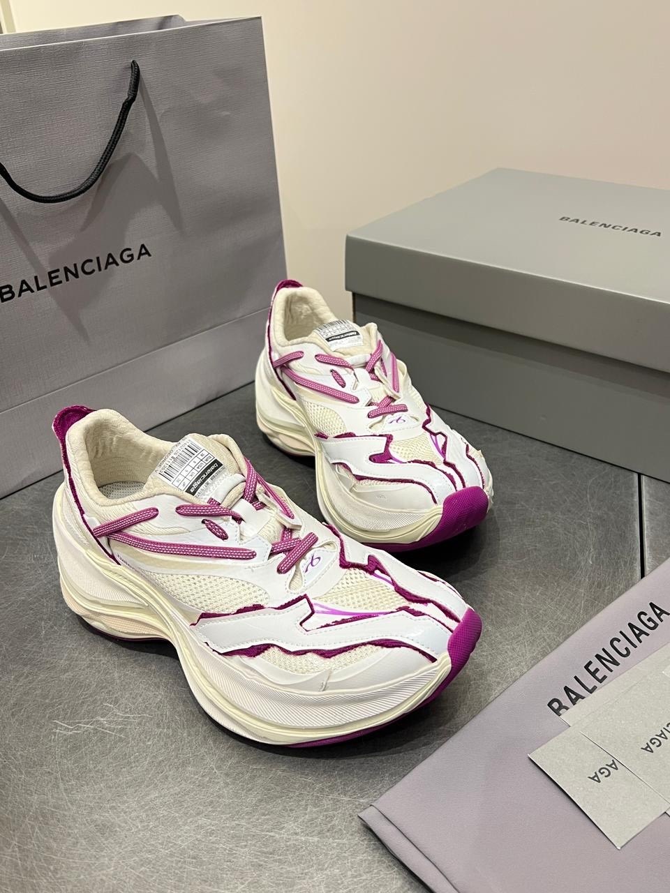 кроссовки balenciaga,кроссовки женские balenciaga,баленсиага ,мужские и женские кроссовки,кроссовки модные