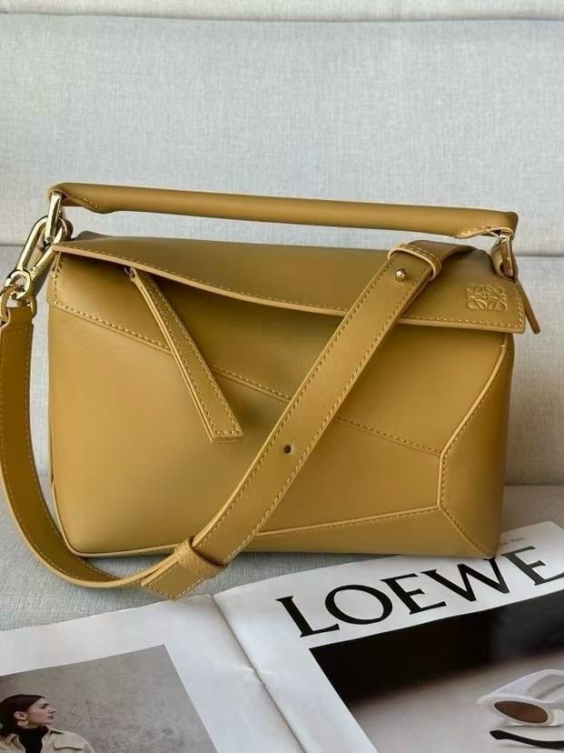 сумка loewe puzzle,кожаная сумка через плечо puzzle loewe,loewe сумка,loewe puzzle bag,маленькая кожаная сумка через плечо puzzle loewe