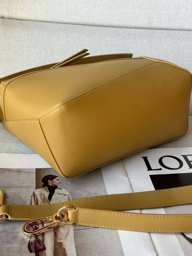 сумка loewe puzzle,кожаная сумка через плечо puzzle loewe,loewe сумка,loewe puzzle bag,маленькая кожаная сумка через плечо puzzle loewe