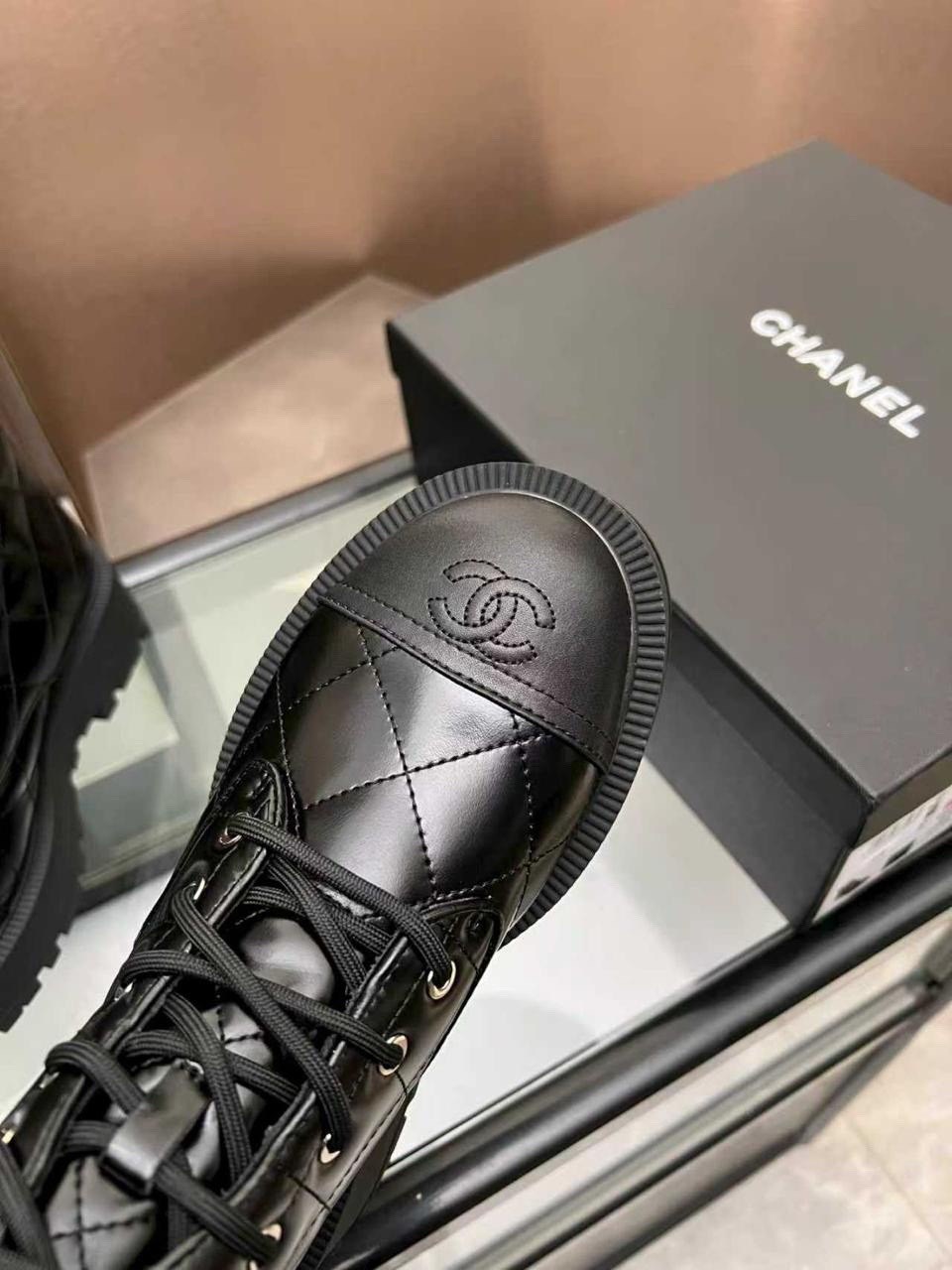 ботинки chanel,chanel женские чёрные кожаные ботинки,женские высокие ботинки из кожи chanel черные,ботинки женские chanel,