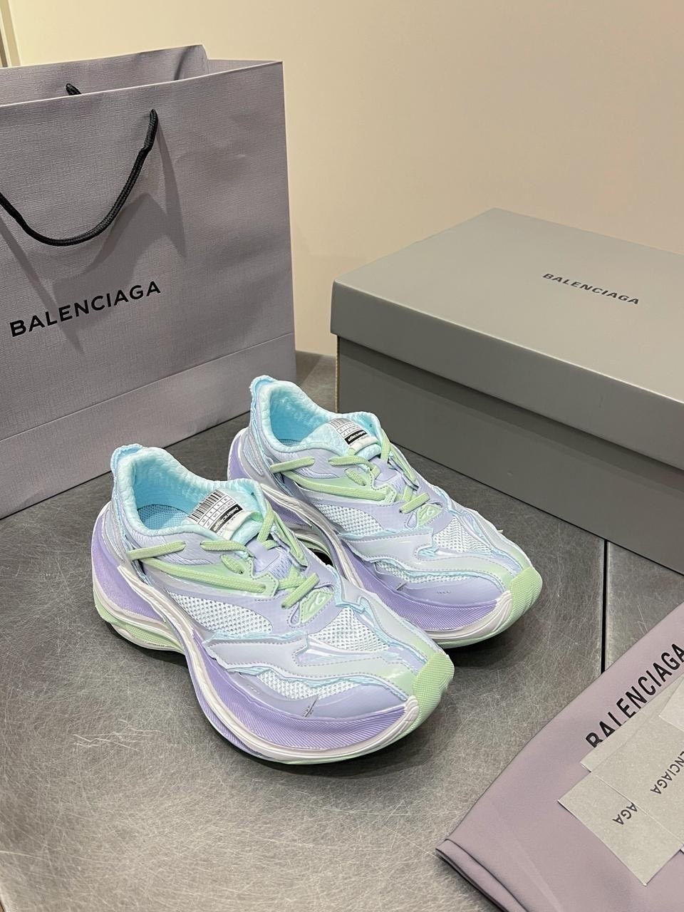 кроссовки balenciaga,кроссовки женские balenciaga,баленсиага ,мужские и женские кроссовки,кроссовки модные