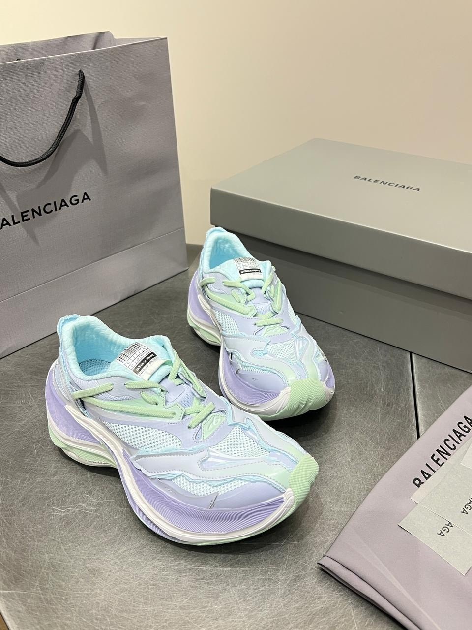 кроссовки balenciaga,кроссовки женские balenciaga,баленсиага ,мужские и женские кроссовки,кроссовки модные