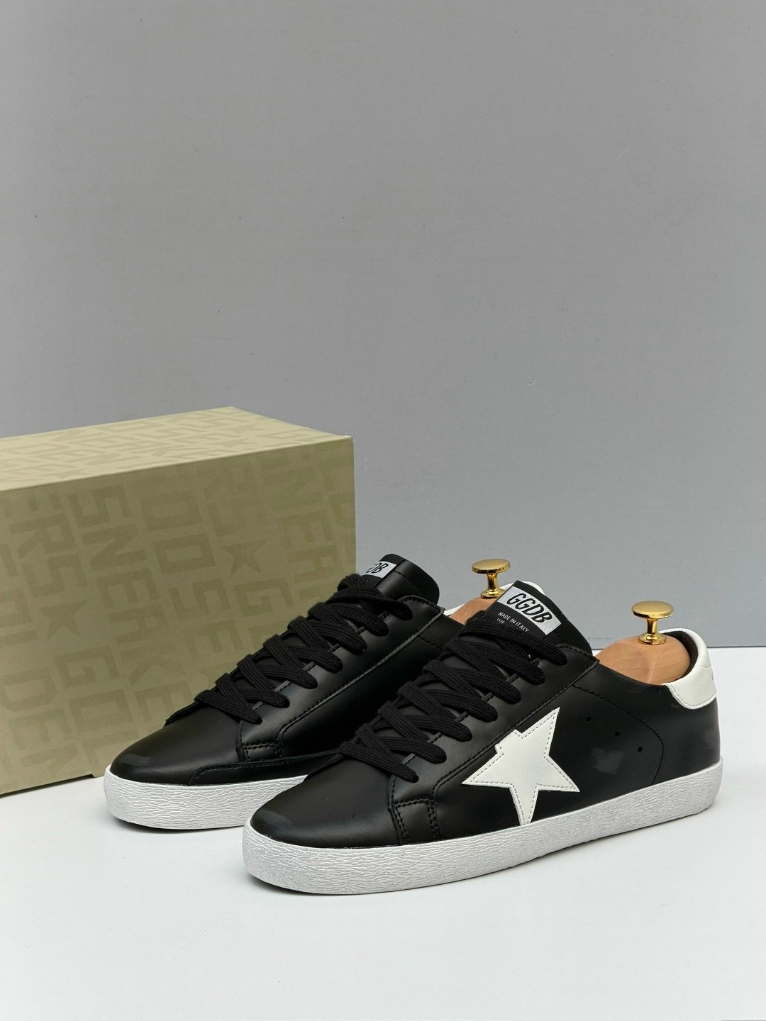 кроссовки golden goose,адидас бейп кроссовки,кроссовки golden goose superstar,golden goose кеды hi star на платформе черный,golden goose deluxe brand черные кожаные кеды superstar с белой звездой