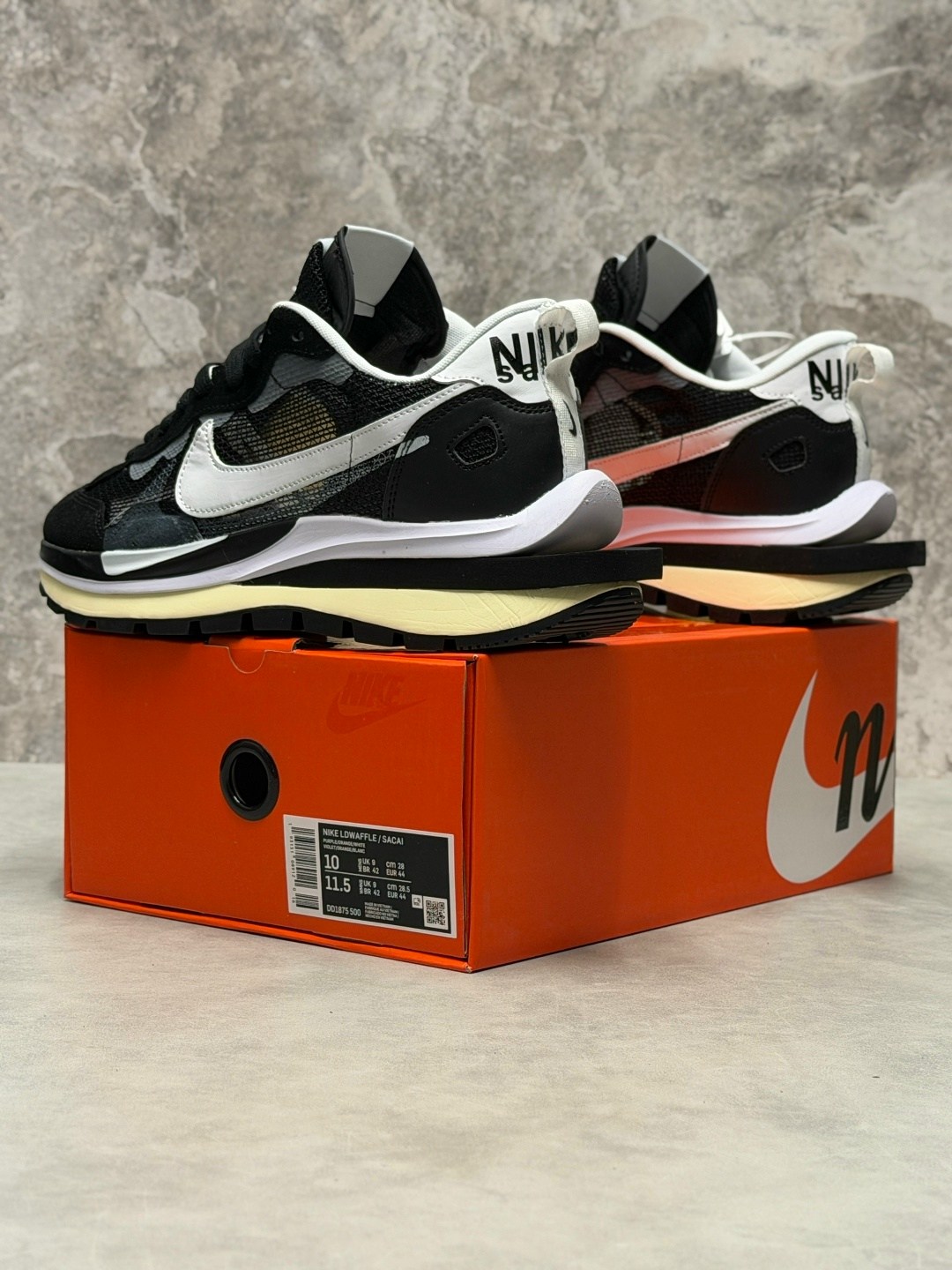 sacai nike vaporwaffle black white,sacai x nike vaporwaffle black white,sacai x nike vapowaffle black white,кроссовки nike sacai x vapowaffle black white черный,nike sacai vaporwaffle black