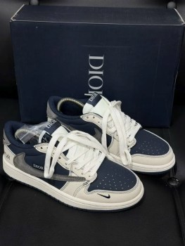 Кроссовки