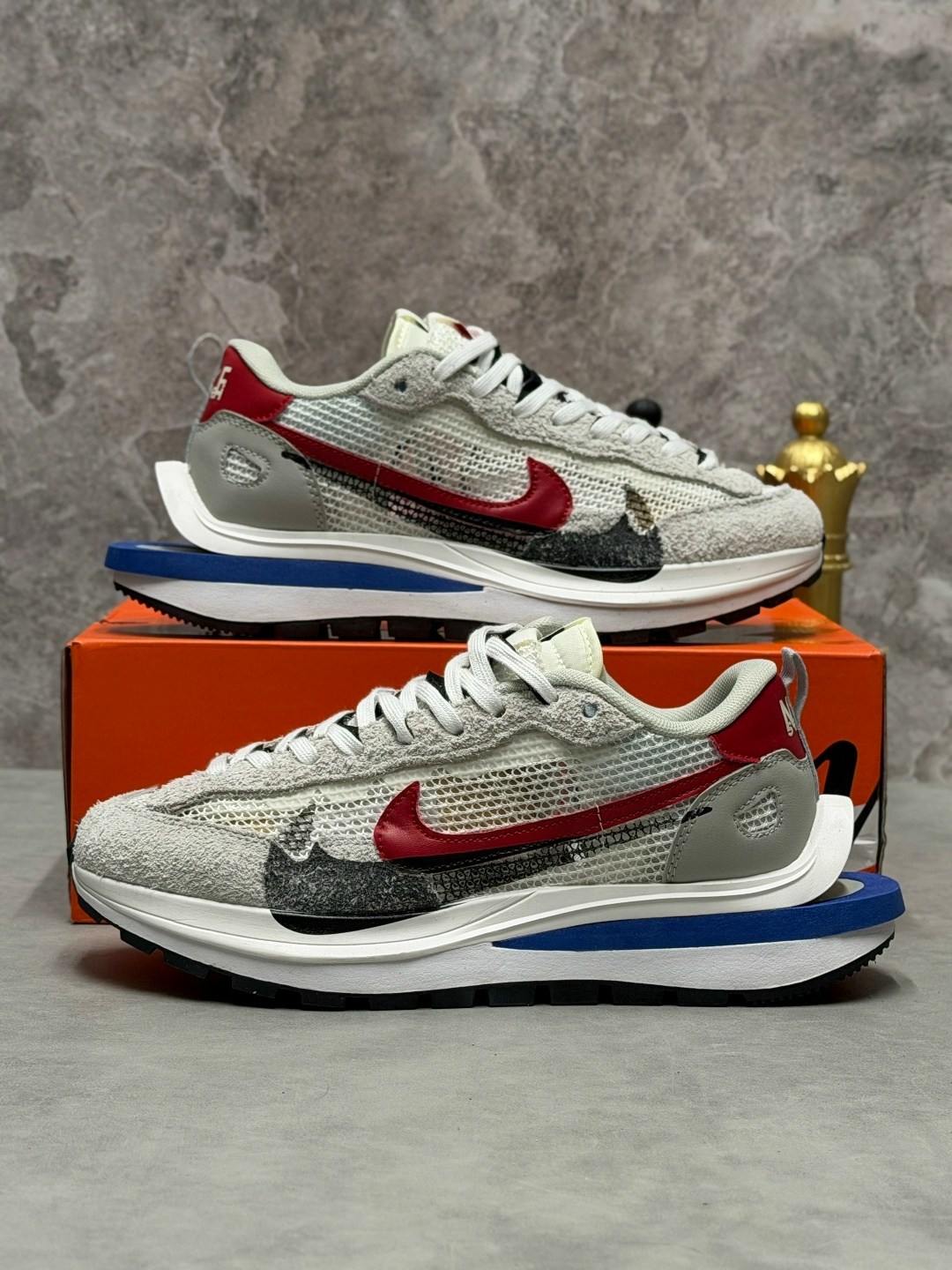 sacai nike vaporwaffle black white,sacai x nike vaporwaffle black white,sacai x nike vapowaffle black white,кроссовки nike sacai x vapowaffle black white черный,nike sacai vaporwaffle black