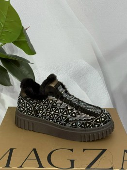Кроссовки