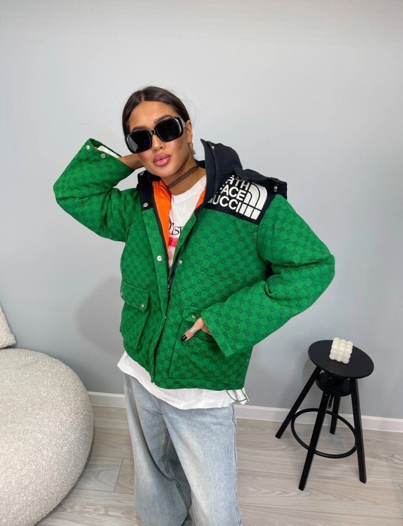 the north face gucci куртка зеленая,стеганая куртка gucci the north face x gucci,куртка gucci,куртка с монограммой gucci x the north face размер xl,куртка женская