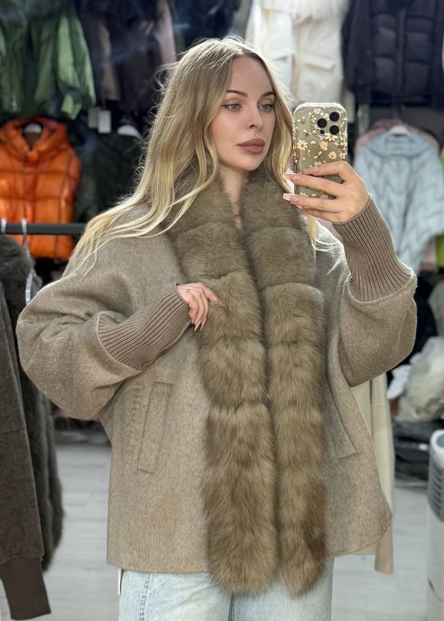 пальто с мехом,пальто с норкой,шерстяное пальто с меховой отделкой blumarine,пальто с мехом норки,короткое меховое пальто из соболиного меха