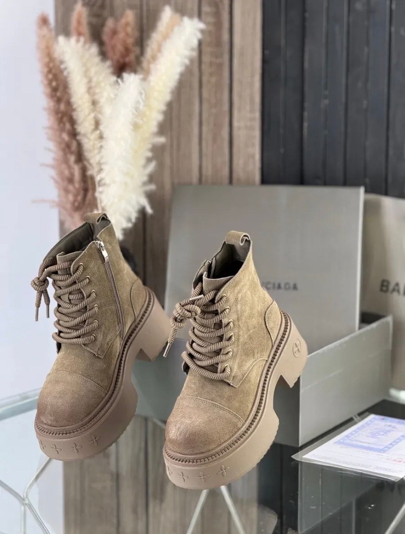 зимние ботинки на платформе с натуральным мехом balenciaga,ботинки осенние с натуральным мехом balenciaga,balenciaga зимние ботинки,ботинки balenciaga,ботинки зимние баленсиага elkami 274207586
