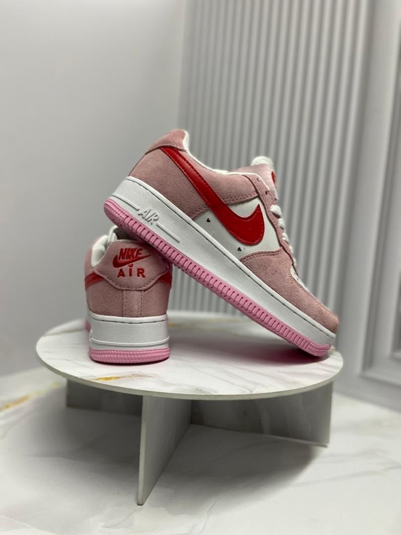 кросcовки nike air force 1,кроссовки найк на которых аер,nike air force 1 low,nike air force 1 low “valentine’s day” 2026,nike air force 1 pink love кроссовки