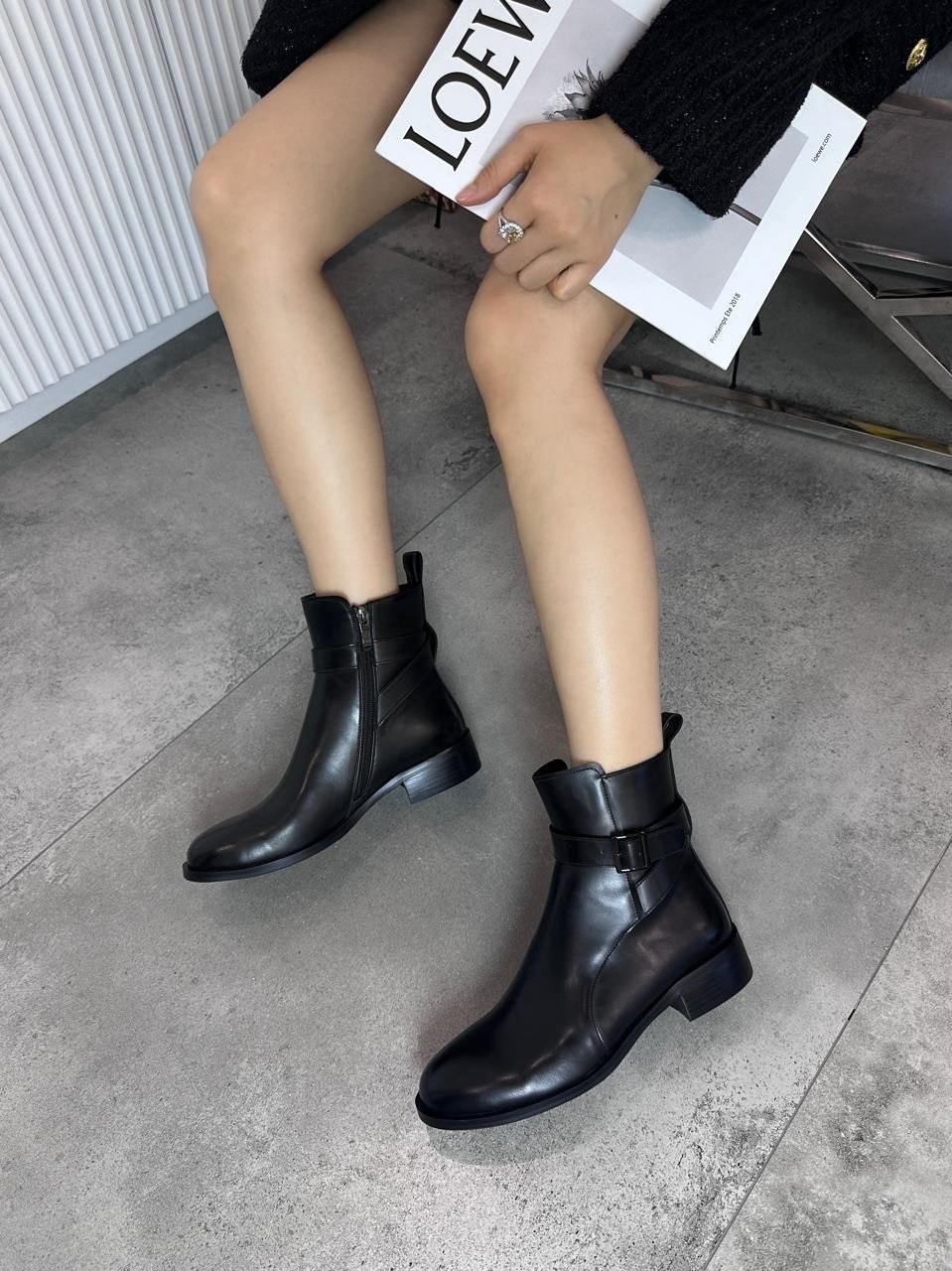 ,женские ботинки,ботинки модные,женская ,короткие сапоги