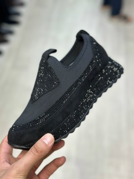 Кроссовки