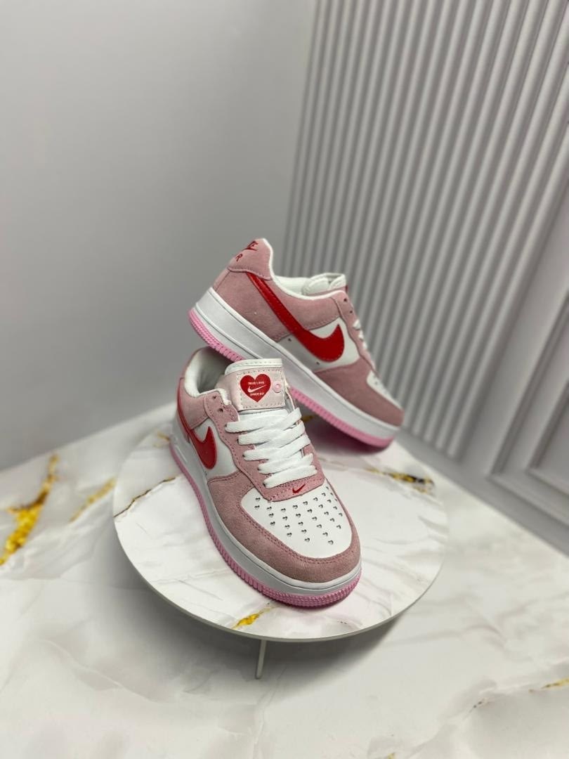 кросcовки nike air force 1,кроссовки найк на которых аер,nike air force 1 low,nike air force 1 low “valentine’s day” 2026,nike air force 1 pink love кроссовки