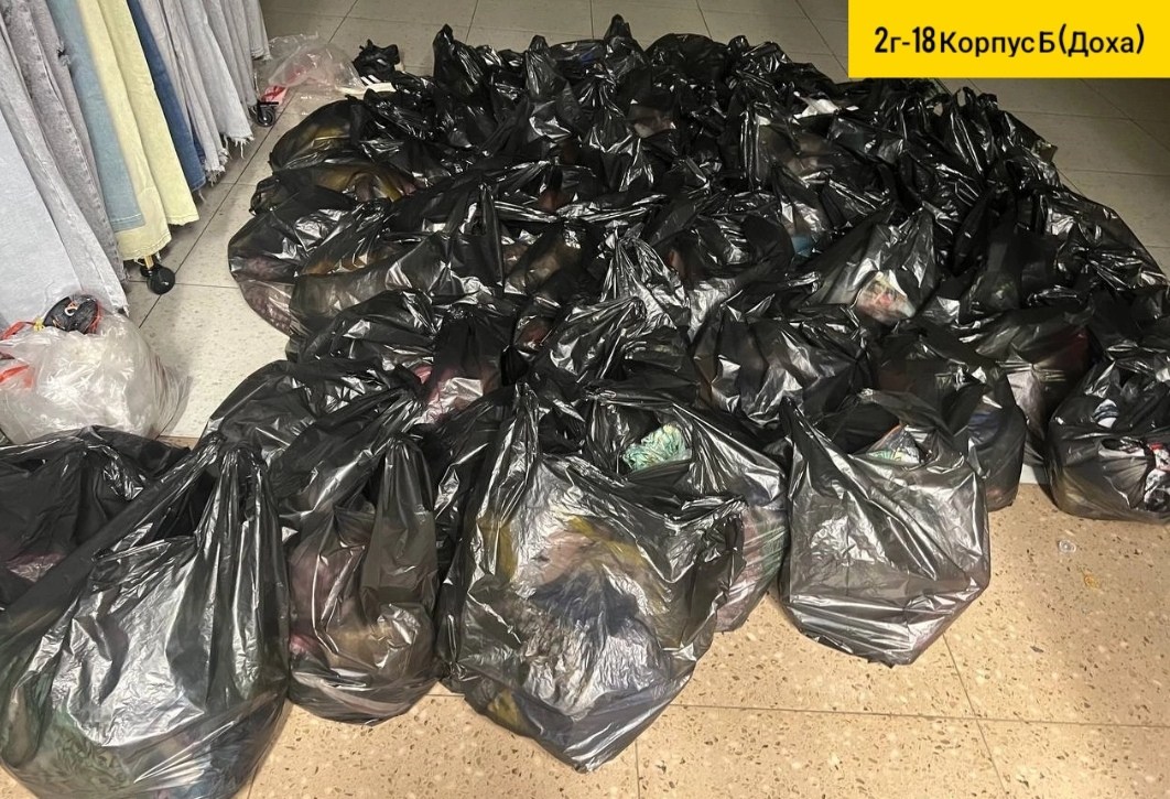 мусорные пакеты черные,детские вещи пакетом,пакет,одежда пакетом,мешок с одеждой