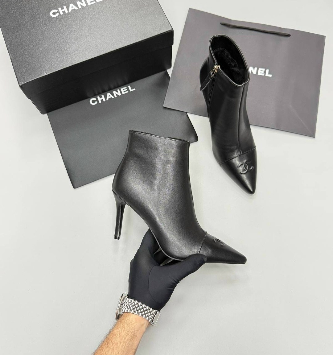 ботильоны chanel,черные кожаные ботильоны chanel,черные кожаные ботильоны chanel арт. 45k49s33,ботильоны шанель,черные кожаные ботильоны chanel lm-21681