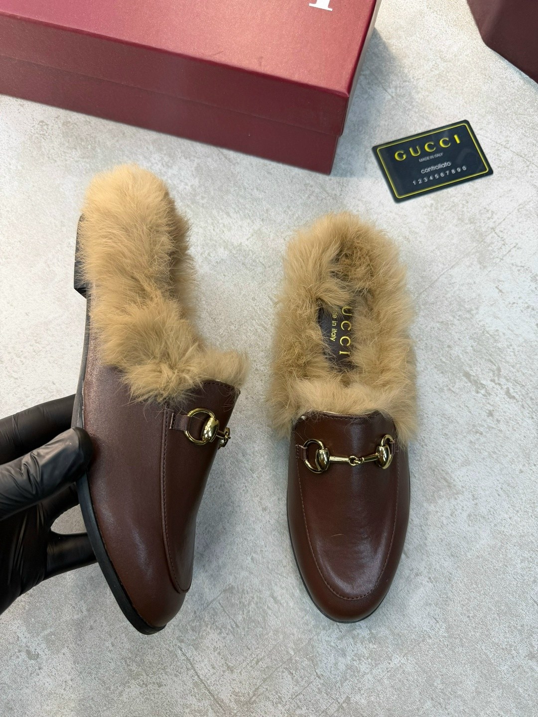 мюли gucci,кожаные лоферы gucci,элегантные меховые лоферы от gucci,лоферы гуччи женские,женские лоферы gucci